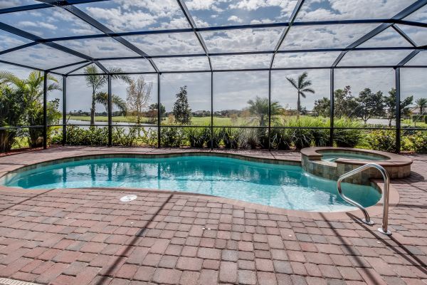 Pool Enclosure Cleaning in Mandeville