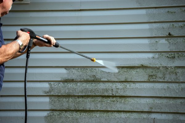 Vinyl Siding Power Washing in Mandeville