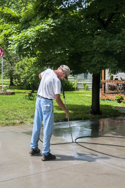 Driveway Concrete Cleaning in Mandeville